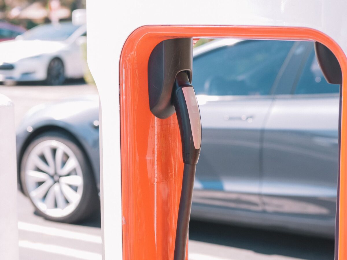 voiture électrique disponible comparer deux modèles