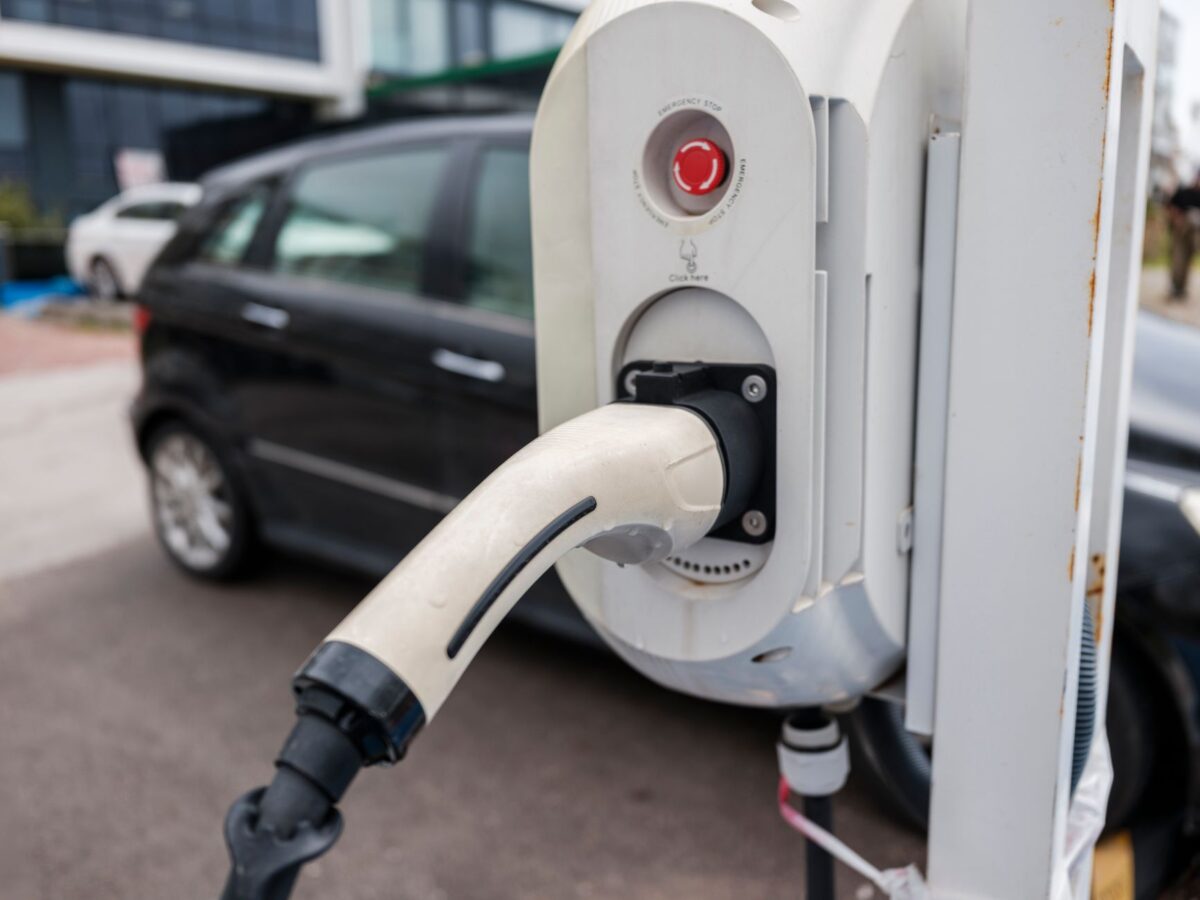 voiture électrique disponible critères rendent comparaison