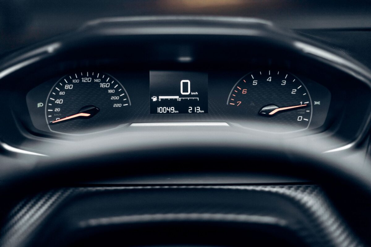 peugeot utilitaire français influencé suite